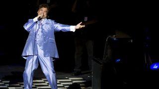 İki yıl önce öldüğü açıklanan ünlü şarkıcı aslında hayatta mı?