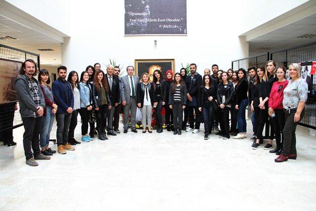 PAÜ’de Atatürk konulu karma resim sergisi açıldı