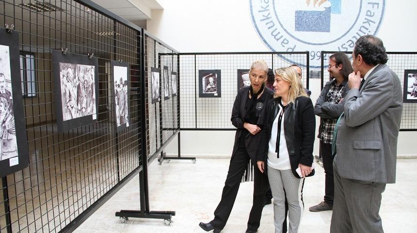PA&Uuml;&rsquo;de Atat&uuml;rk konulu karma resim sergisi a&ccedil;ıldı
