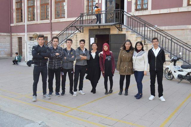 İmam Hatip Lisesi’nden giyim ve oyuncak bağışı kampanyası