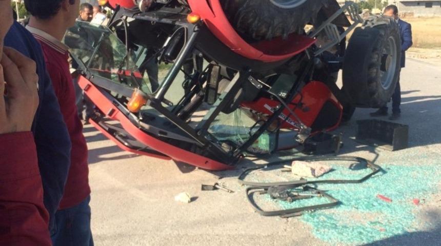 Adıyaman&rsquo;da trakt&ouml;r devrildi: 2 yaralı