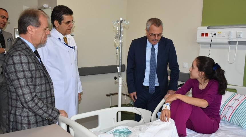 Vali Deniz Manisa Şehir Hastanesinde incelemelerde bulundu