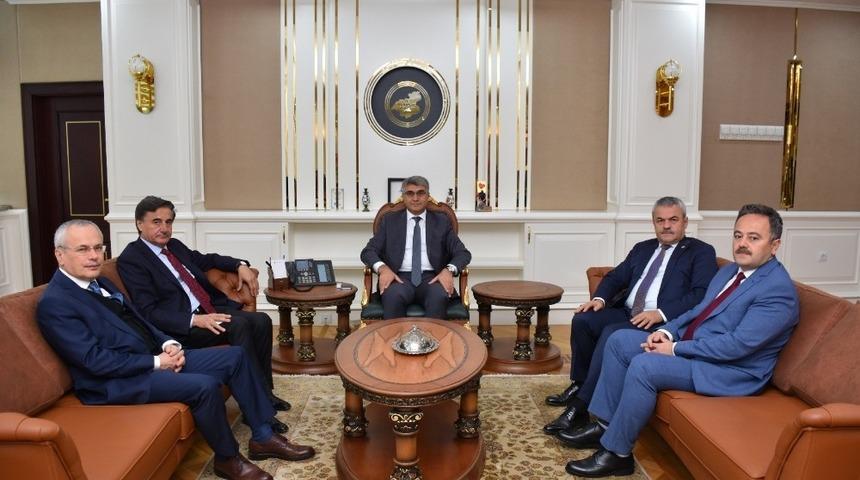 AK Partili vekiller Vali G&uuml;rel ile fikir alışverişinde bulundu