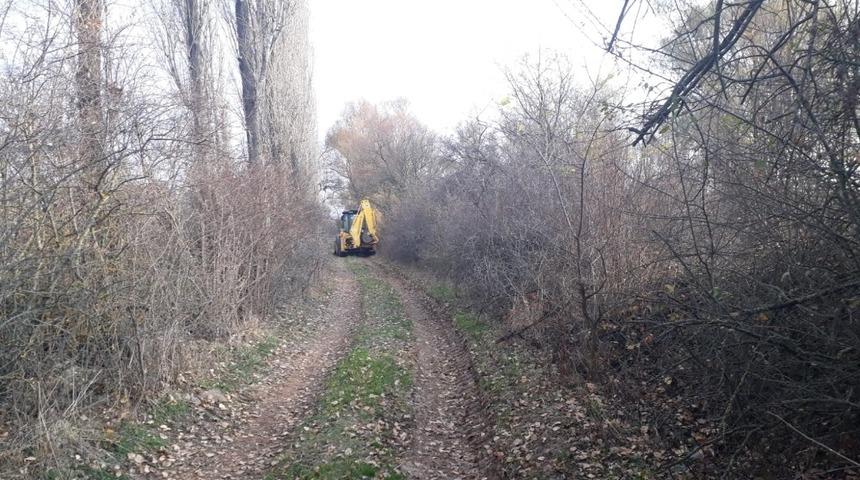 İn&ouml;n&uuml; Belediyesi tarla yollarında iyileştirme &ccedil;alışmalarına devam ediyor