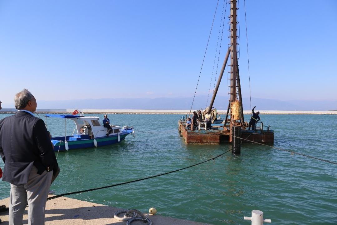 Burhaniye yat limanında &ccedil;alışmalar devam ediyor