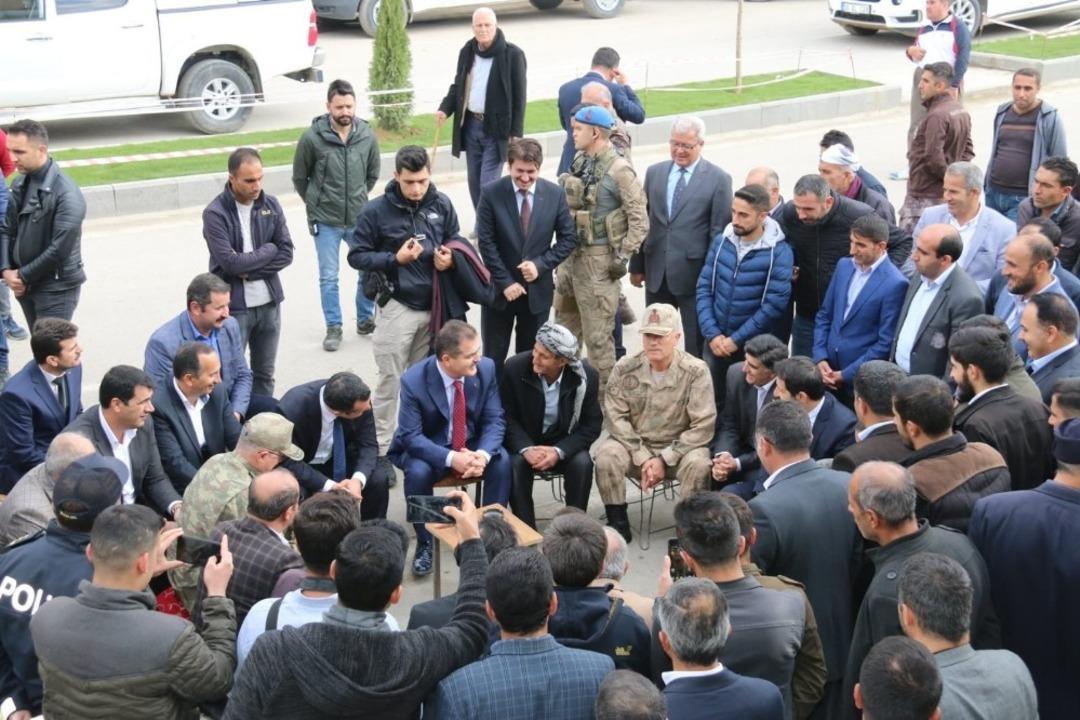 Hakkari Valisi Akbıyık&rsquo;ın Şemdinli ve Derecik ziyareti