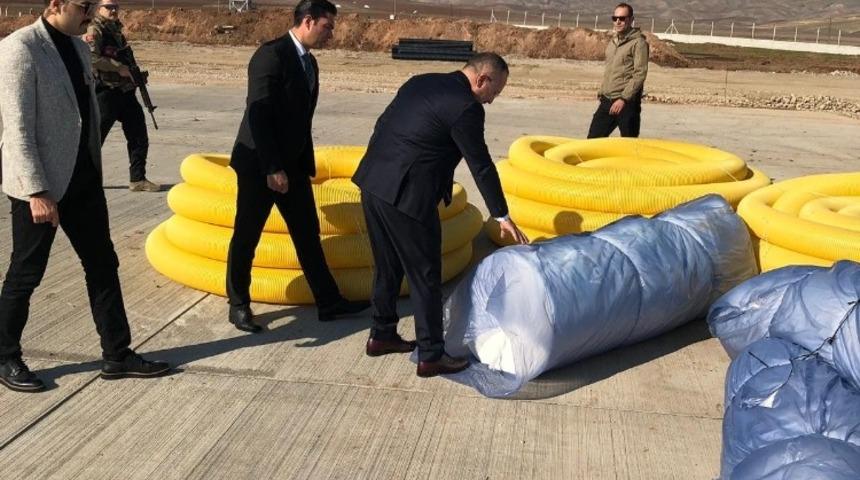 Vali Atik havalimanı çalışmalarını yerinde inceledi