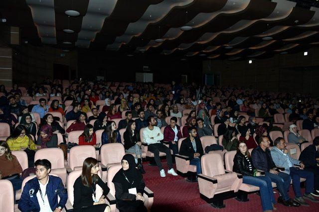 DÜ öğrencileri köy okullarına umut oluyor