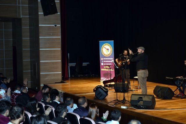 DÜ öğrencileri köy okullarına umut oluyor