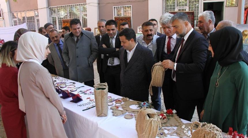 Hizan ADEM tarafından el sanatları sergisi d&uuml;zenlendi