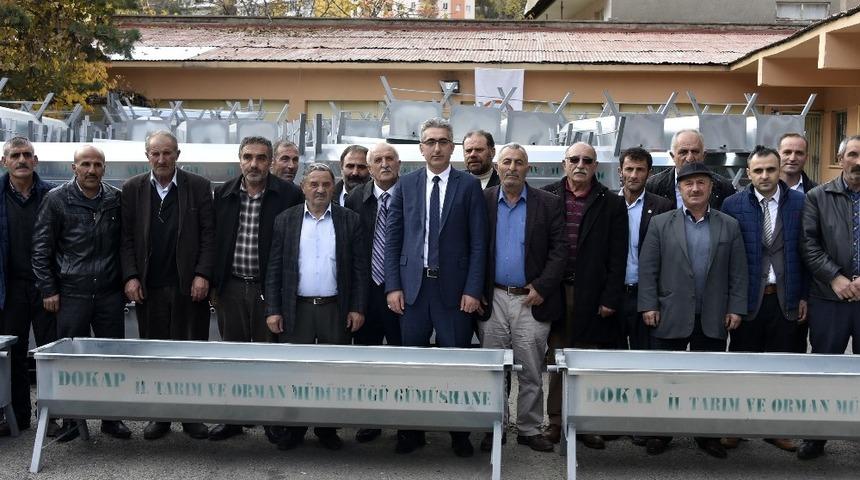 G&uuml;m&uuml;şhane&rsquo;de k&ouml;ylere bin 118 adet sıvat dağıtıldı