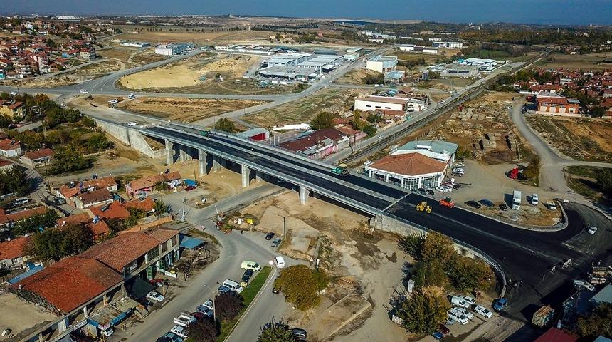 Tren yolu k&ouml;pr&uuml;s&uuml; asfaltlandı