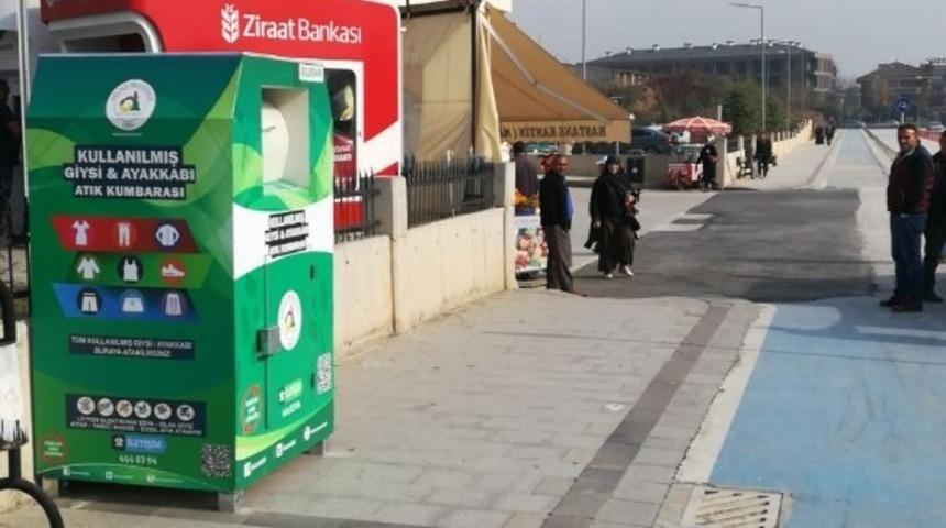 Düzce’de 100 noktaya giysi kumbarası konuldu