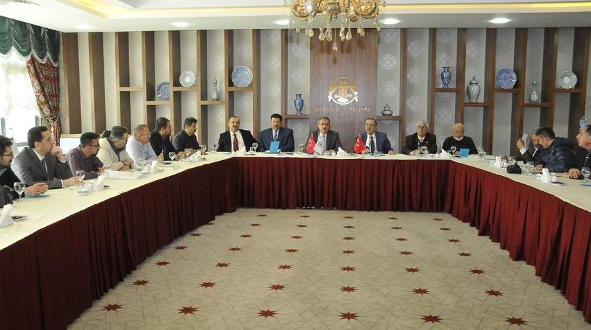 Rekt&ouml;r Şahin: "Sel&ccedil;uk &Uuml;niversitesi T&uuml;rkiye&rsquo;nin 2023 vizyonuyla &ouml;rt&uuml;şt&uuml;ren bir kalite politikasına sahiptir"