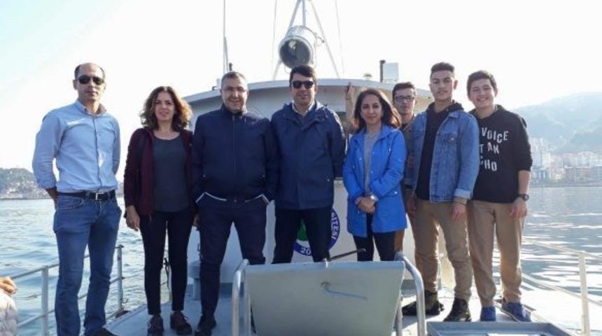 GR&Uuml; uygulama gemisi liselilerle demir aldı