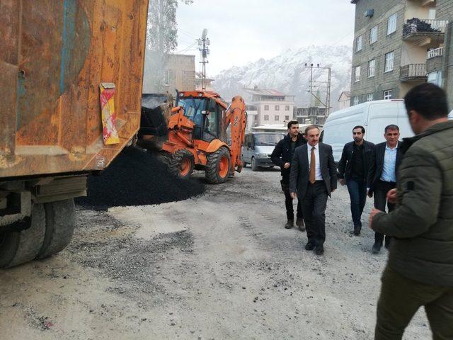 Hakkari Bağlarda asfalt çalışması sürüyor