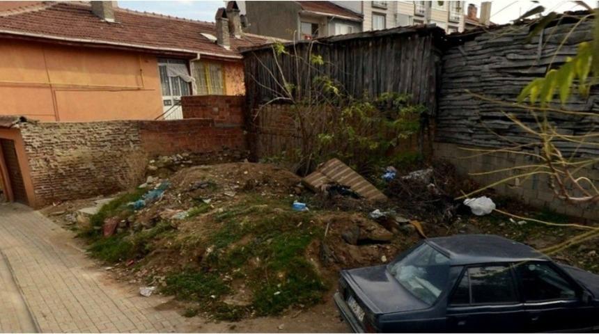 Boz&uuml;y&uuml;k&rsquo;te tehlike sa&ccedil;an metruk binalar yıkılıyor