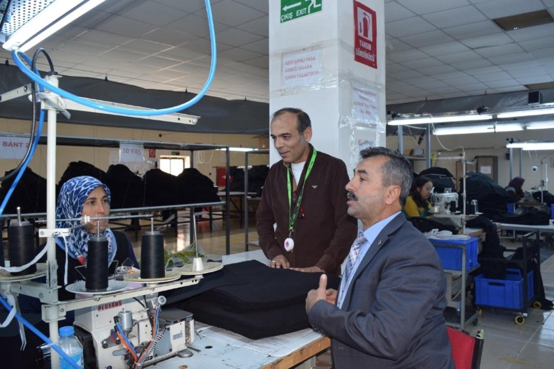 Pazarlar&rsquo;daki tekstil fabrikası, 100 kişiye iş imkanı sağlıyor