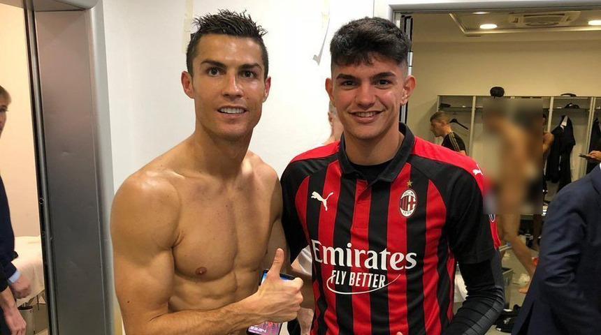 Bellanova'nın Ronaldo'yla çektirdiği fotoğrafta Chiellini çırılçıplak yakalandı!