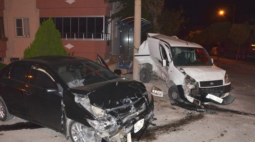 2 ara&ccedil; birbirine girdi: 1 yaralı