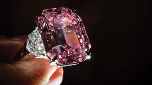 Dünya'nın en pahalı tek taşı! Öyle bir fiyata satıldı ki...