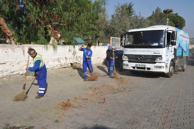 Büyükşehir Başaran’ın cadde ve sokaklarını temizledi