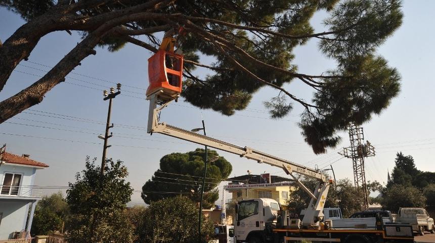 B&uuml;y&uuml;kşehir Başaran&rsquo;ın cadde ve sokaklarını temizledi