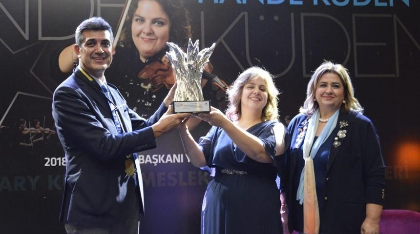 Alman Senfoni Orkestrası 2. Başkemanisti Hande K&uuml;den&rsquo;e &ouml;d&uuml;l