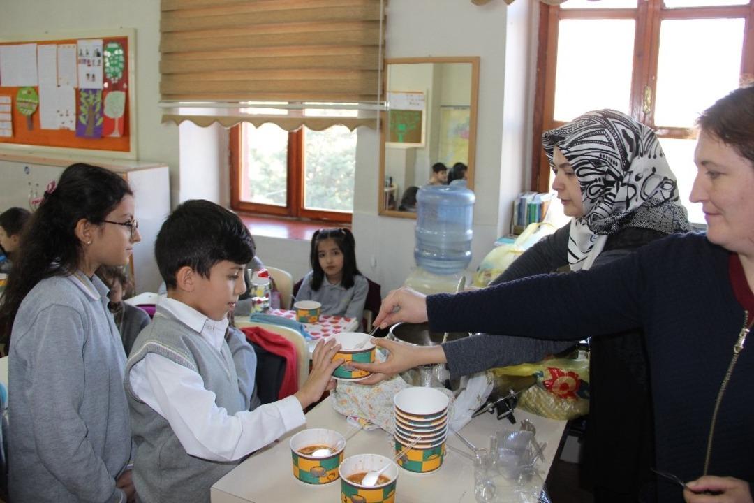 Bu okulda kantin yerine organik &uuml;r&uuml;nler var