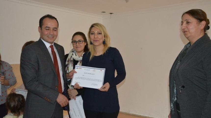 Iğdır&rsquo;da Proje Yazma Eğitimine katılanlara sertifikaları verildi