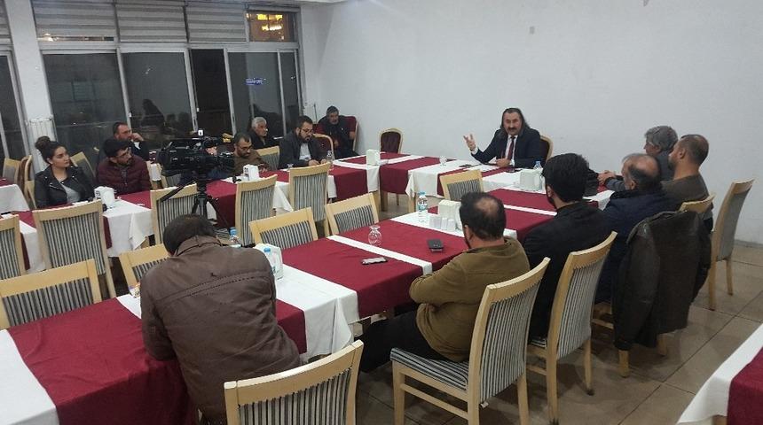 Aday adayı Şahin, basınla bir araya geldi