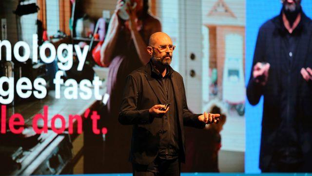 Sergio: İnsanlar robotlar karşısında yaratıcılıkla öne çıkacak 