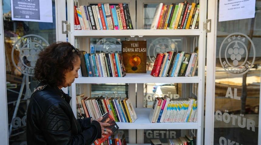 Buca&rsquo;da sokak k&uuml;t&uuml;phaneleri ilgi g&ouml;rd&uuml;