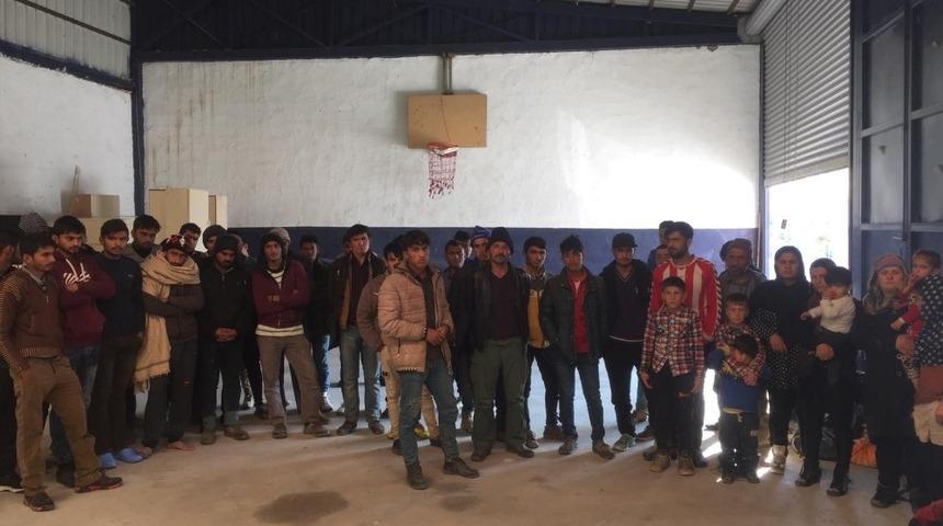 15 kişilik minib&uuml;ste 47 ka&ccedil;ak şahıs yakalandı