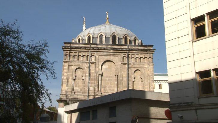 Eminönü'nde asırlık Liman Han, Pisa Kulesi gibi eğiliyor G5