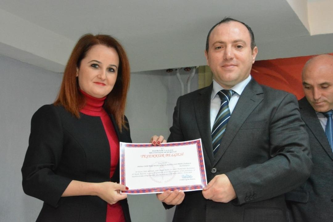 Milli Eğitim M&uuml;d&uuml;r&uuml; Yakup Yıldız, &Ouml;ğretmen ve &ouml;ğrencileri kutladı