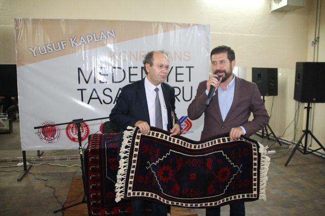 Yusuf Kaplan Sındırgı’da konferans verdi