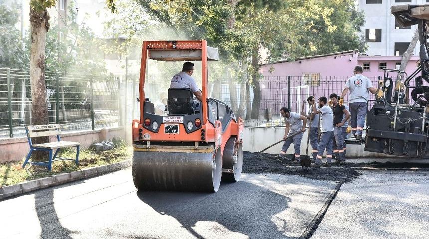 Kepez&rsquo;deki okula Muratpaşa&rsquo;dan asfalt