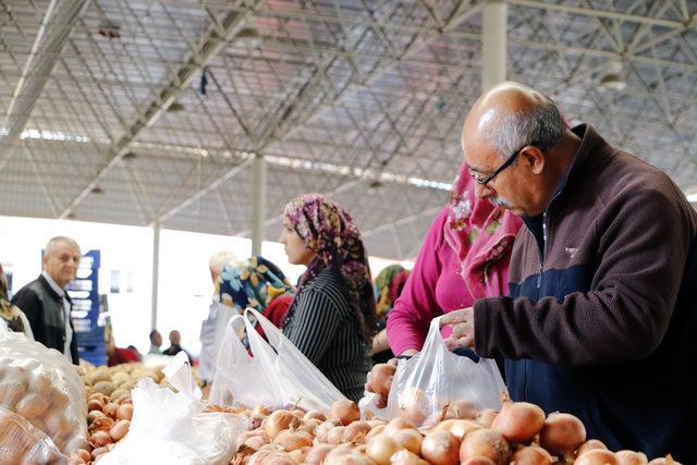 Esnaf, soğandaki fiyat artışını anlatamamaktan dertli