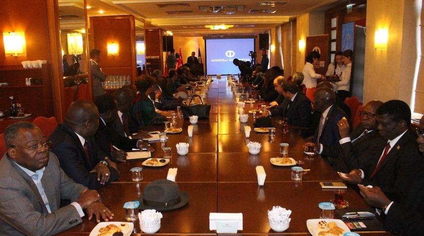 Afrikalı b&uuml;y&uuml;kel&ccedil;i ve ateşeler Anadolu &Uuml;niversitesi&rsquo;nde