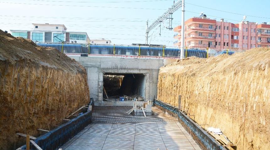 İZBAN hattı nedeniyle tıkanan ulaşım alt ge&ccedil;itlerle rahatlıyor