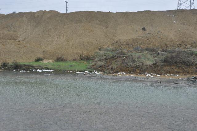 Bartın Irmağı'na atılan plastik tabaklar için araştırma