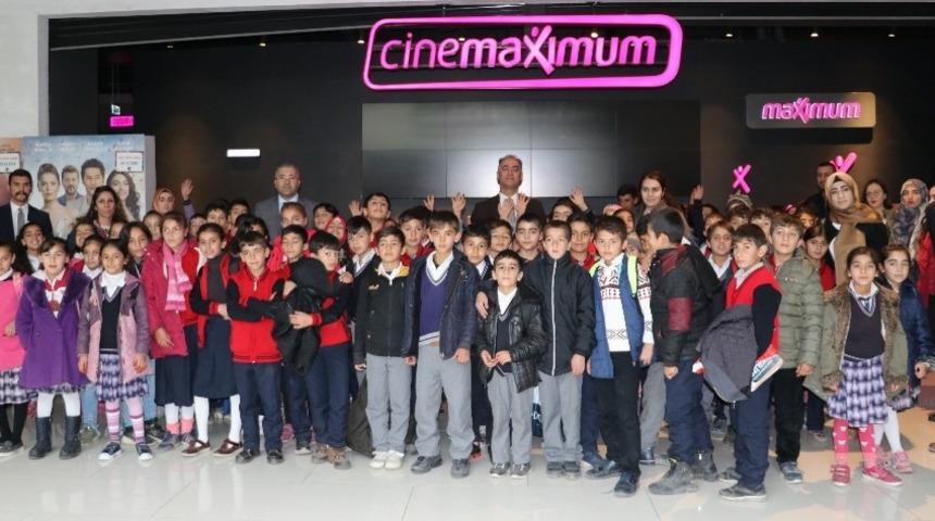 Van&rsquo;da 15 bin 424 &ouml;ğrenci sinemayla buluştu