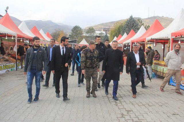 Vali Akbıyık, yöresel ürünler fuarının açılışını yaptı