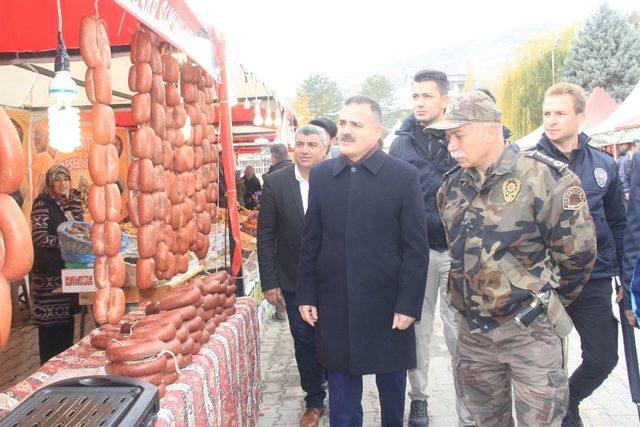 Vali Akbıyık, yöresel ürünler fuarının açılışını yaptı