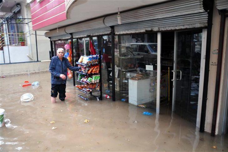 Hatay'da 200 ev sular altında kaldı! G1
