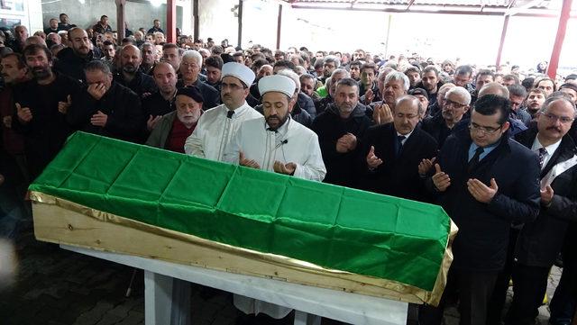 'Mavi Balina' oyunu sonrası intihar ettiği iddia edilen Ahmet, toprağa verildi