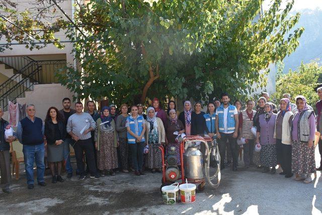 Hayvan yetiştiricilerine yönelik eğitimler sürüyor