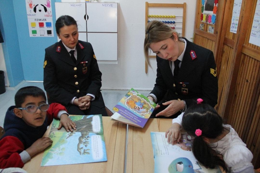 Jandarma&rsquo;dan &ouml;rnek davranış