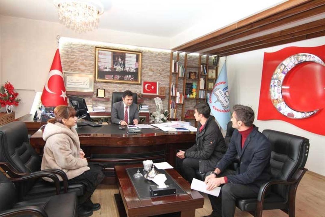 Erzurum İl &Ouml;ğrenci Meclisi Başkanlığı se&ccedil;imi demokrasi ş&ouml;lenine d&ouml;n&uuml;şt&uuml;